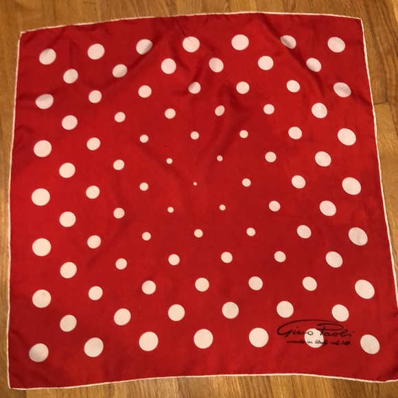 Timeless Polkadot GINO PAOLI 100% silk scarf, Italy, signed designer scarf  60’s - Picture 4 of 17